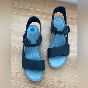 Baretraps Womens Sandals Size 10 Navy Blue Comfort Adjustable Strap Walking